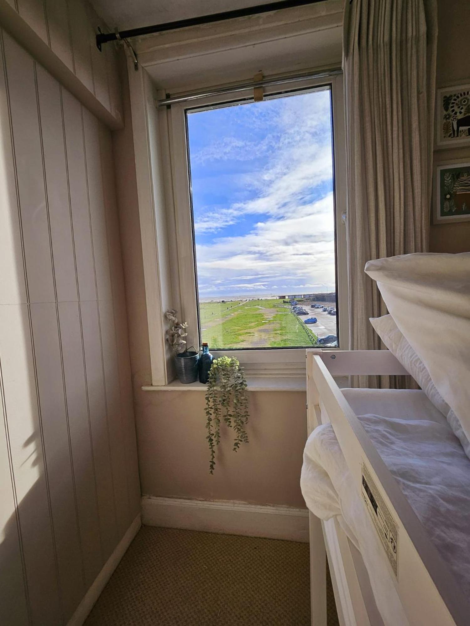 Seaview 2 Bedroom Apartment Літтлгемптон Екстер'єр фото
