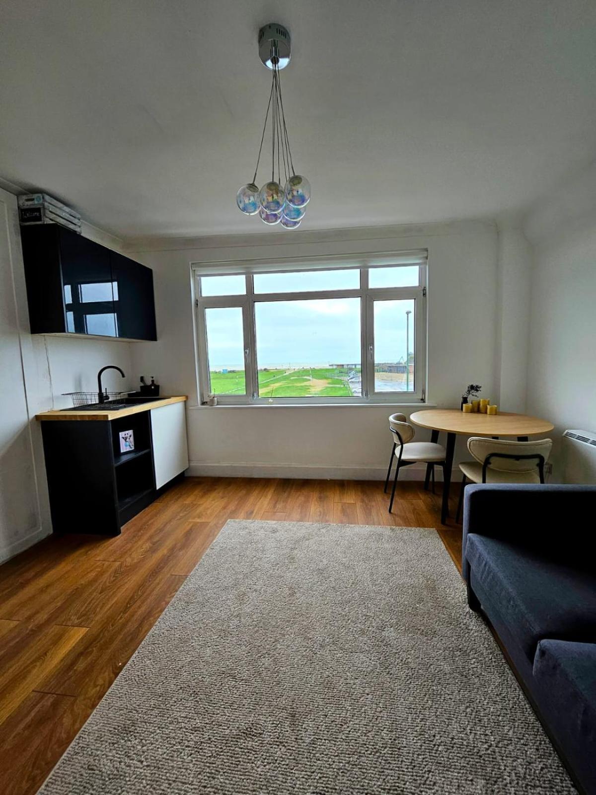 Seaview 2 Bedroom Apartment Літтлгемптон Екстер'єр фото